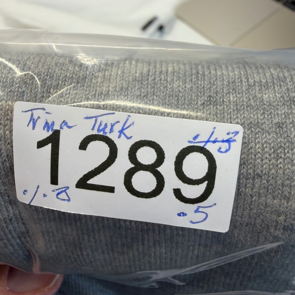 Trina Turk Sweater Vest Grey Small Cashmere Silk Wool Knit V-Neck Sleeveless Top - Picture 8 of 8